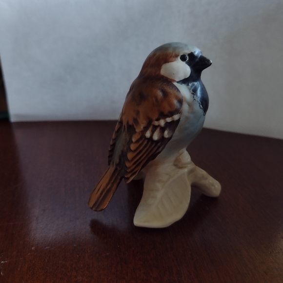 Vintage Goebel W. Germany Bird Sparrow Matte Porcelain 3" tall . - Picture 1 of 4